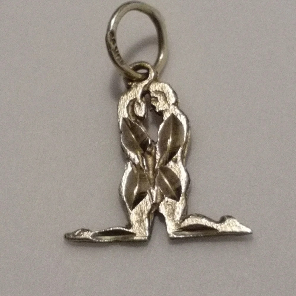 ✨ Vintage 10k Yellow Gold Intimate Embrace Charm Pendant ✨